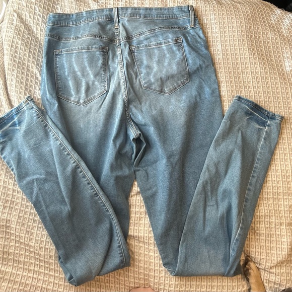 Old Navy Women's rockstar skinny Jeans - Picture 2 of 4